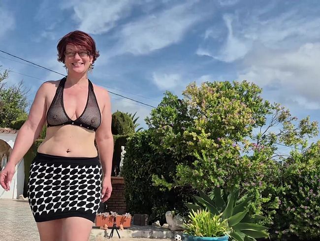 Popp-Sylvie's Porno Video: Throaten und schl**ken am Pool