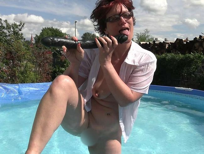 pop* Sylvie Porno Video: dil*ofi** im Pool