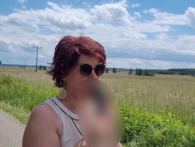 pop* Sylvie Porno Video: dil*ofi** mitten auf der Strasse