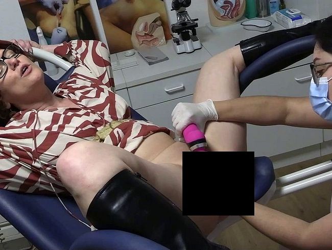 pop* Sylvie Porno Video: Frauenärztin fi*tet mich zum Orgasmus