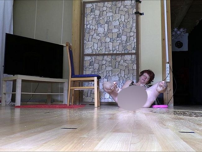 pop* Sylvie Porno Video: Schnell noch pi**en und vor dem p*rno schauen